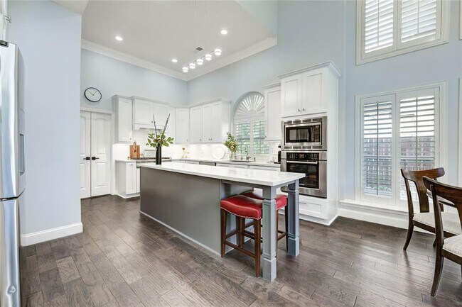 Building Photo - 855 Plainwood Dr