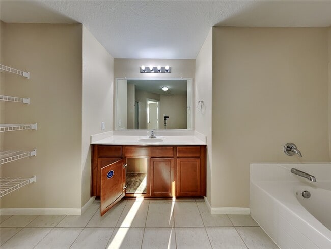 Building Photo - 729 Totem Trail Dr