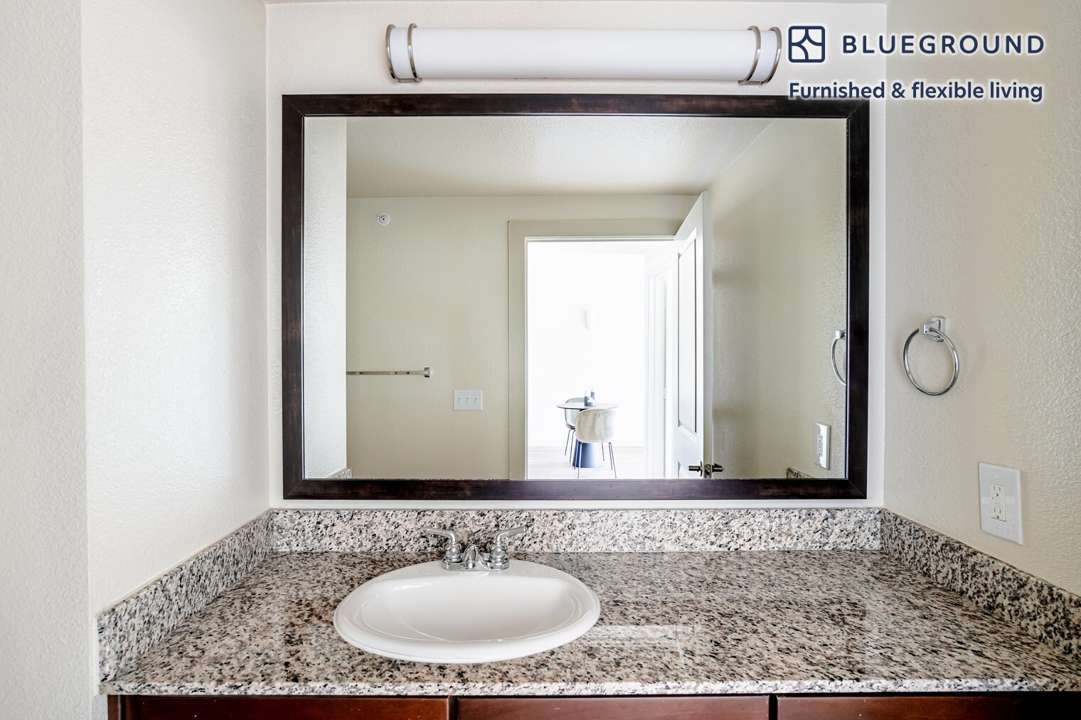 Building Photo - 3100 Esperanza Crossing