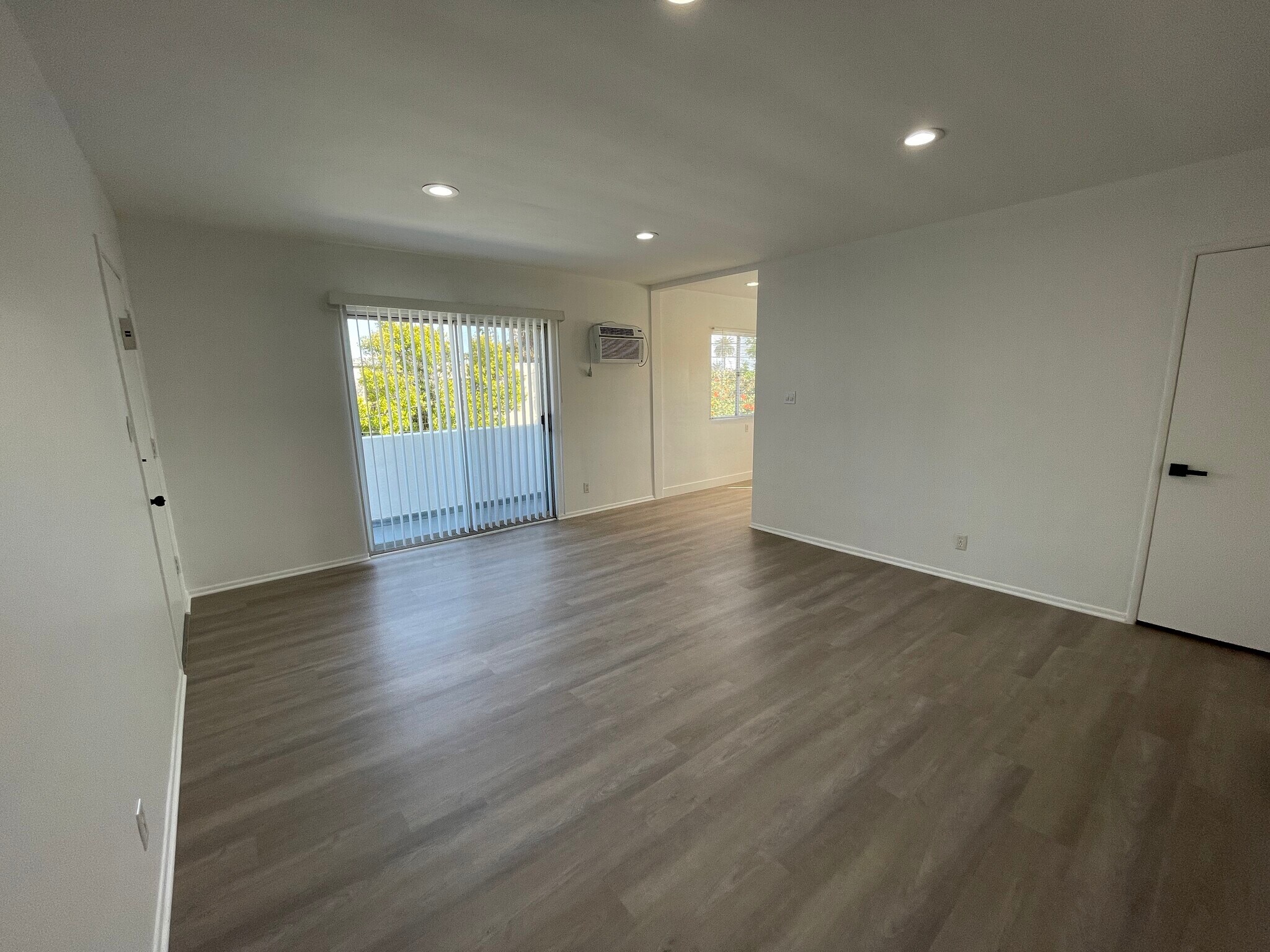 Building Photo - 3633 Kelton Ave
