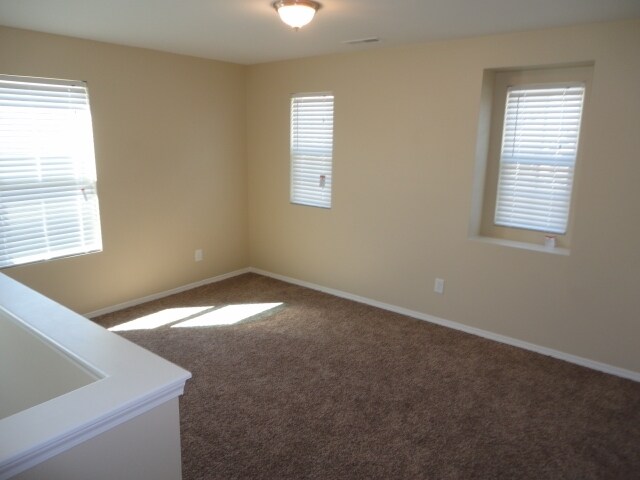 Building Photo - 169 Rowan Dr