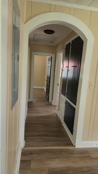 Building Photo - 506 6th Ave
