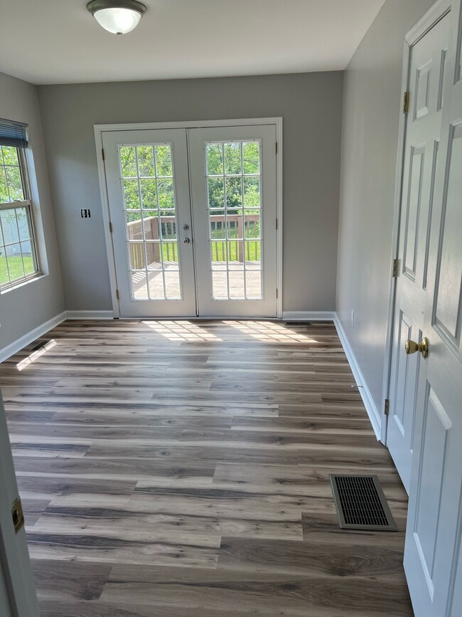 Building Photo - 100 Yorkshire Dr