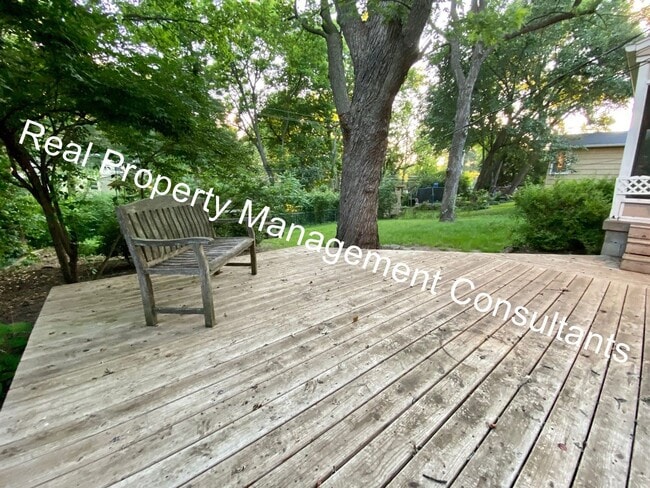 Building Photo - Unique 4-Bed Prairie Village Home