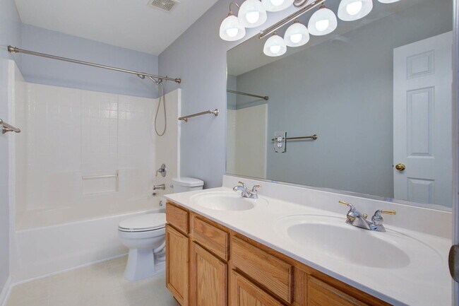 Building Photo - 2217 Daniel Island Dr