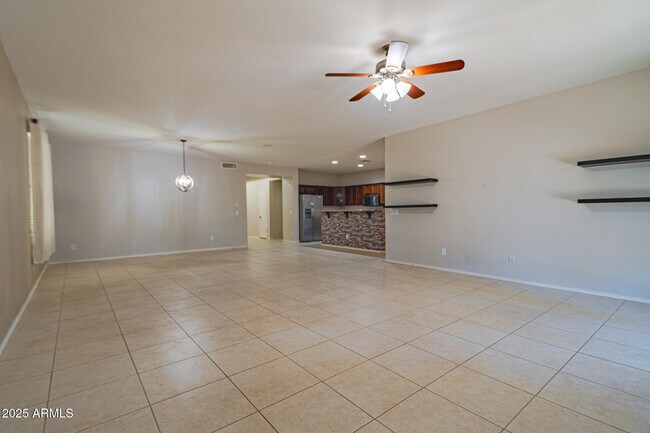 Building Photo - 18433 W Sunnyslope Ln