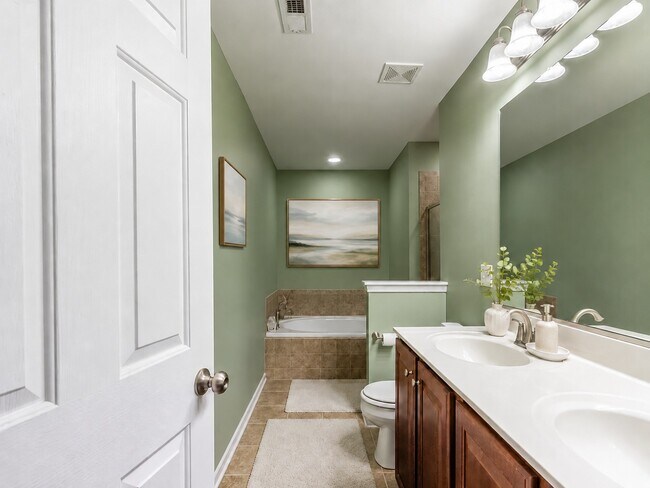Building Photo - Spacious Williamsburg Living in Liberty Crossing