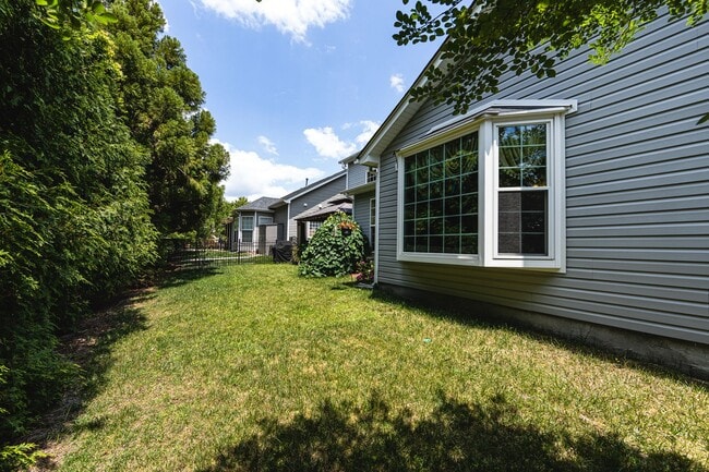 Building Photo - Elegant 4-bedroom Home in Desirable Callonwood Neighborhood in Matthews, NC