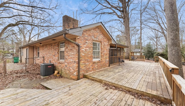 Building Photo - 388 Tall Oaks Dr NE