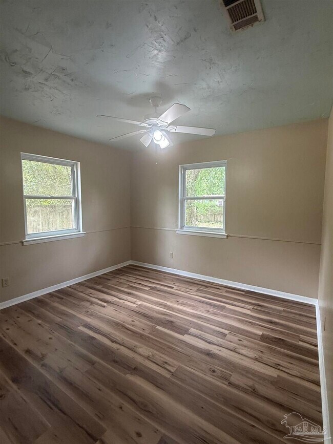Building Photo - 5103 Wildwood Ave
