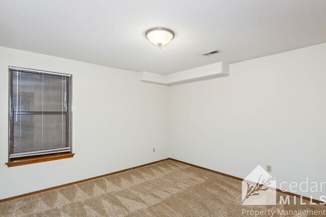 Building Photo - 3 bedroom Townhome in Andover