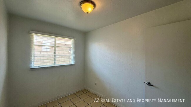 Building Photo - 7532 N 21st Ave