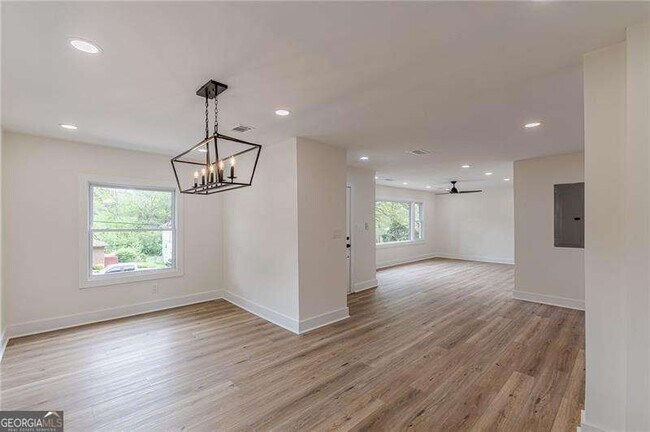 Building Photo - 525 Rosemont Dr