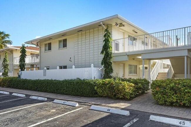 Building Photo - 1856 NE 46th St