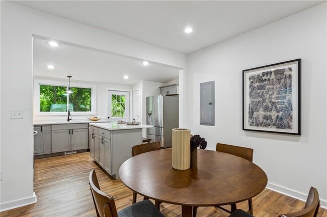 Building Photo - 698 Garibaldi St SW