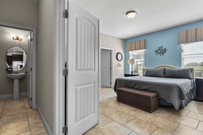 Building Photo - 4425 Acorn Ct