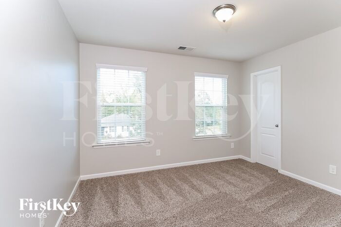 Building Photo - 112 Eden Ave