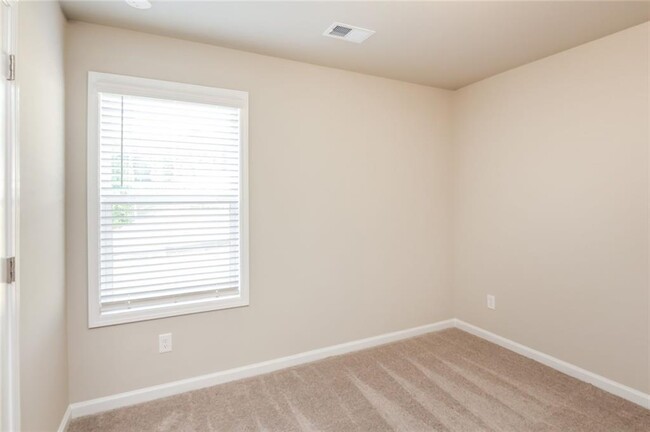 Building Photo - 3322 Alder Ct