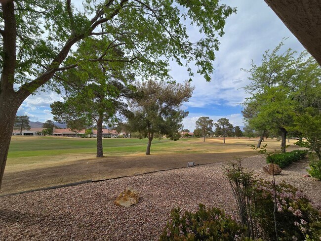 Building Photo - Fully Furnished single story 2 bed 2 bath ...