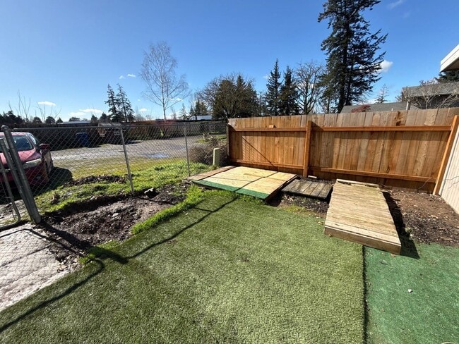 Building Photo - 3010 Phyllis St NE