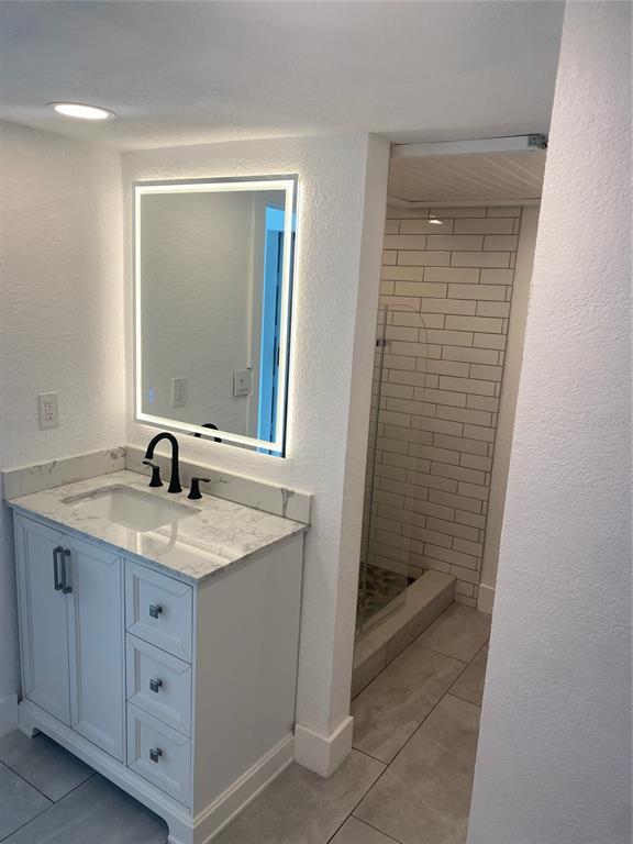 Building Photo - 8901 Blind Pass Rd