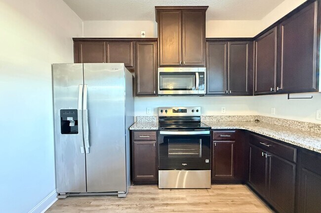 Building Photo - AVAILABLE NOW! (Pet Friendly)