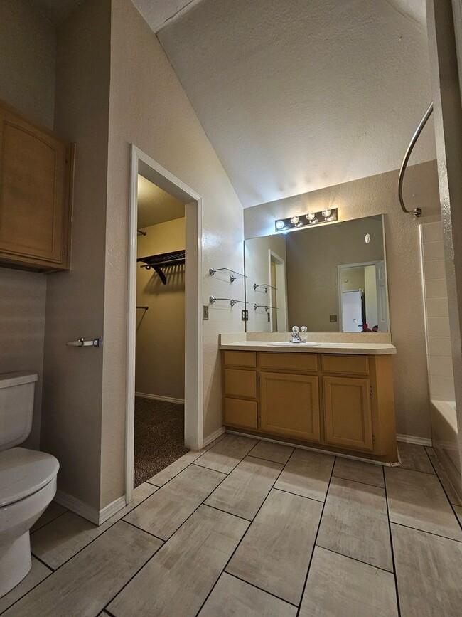 Building Photo - (3) Bed/(2) Bath in SE Norman! Pets Negotiable!