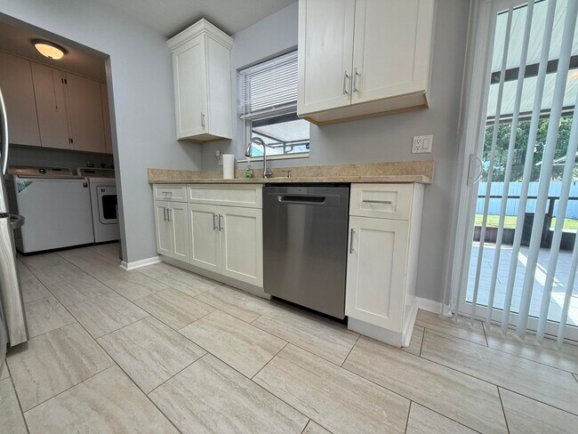 Building Photo - 2640 Bridgeman Rd