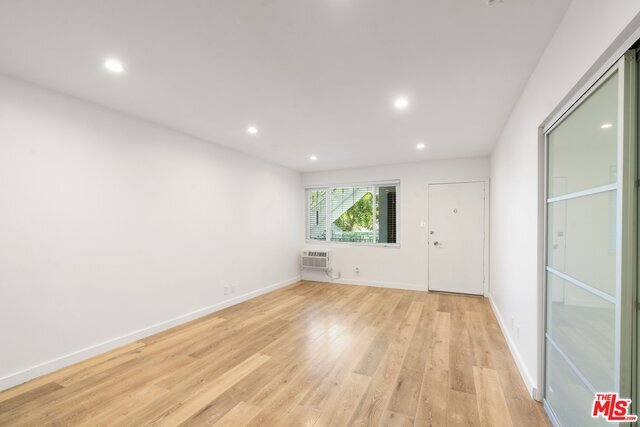 Building Photo - 702 S St Andrews Pl
