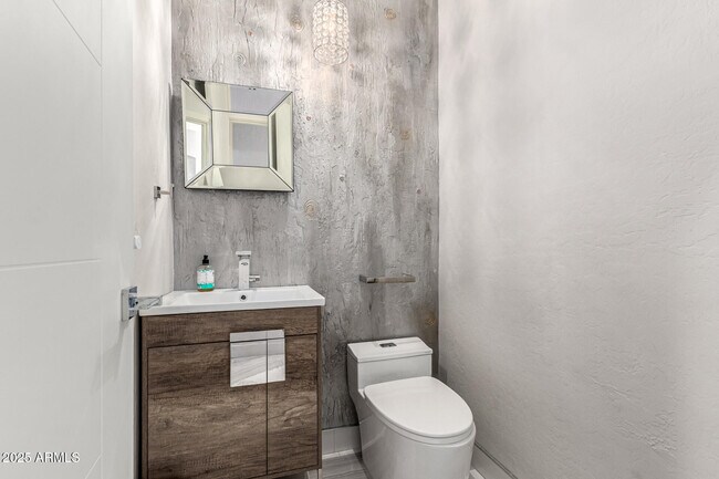 Building Photo - 15211 E Staghorn Dr