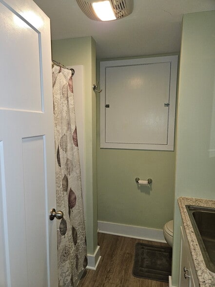 Building Photo - 1039 Clay Ave