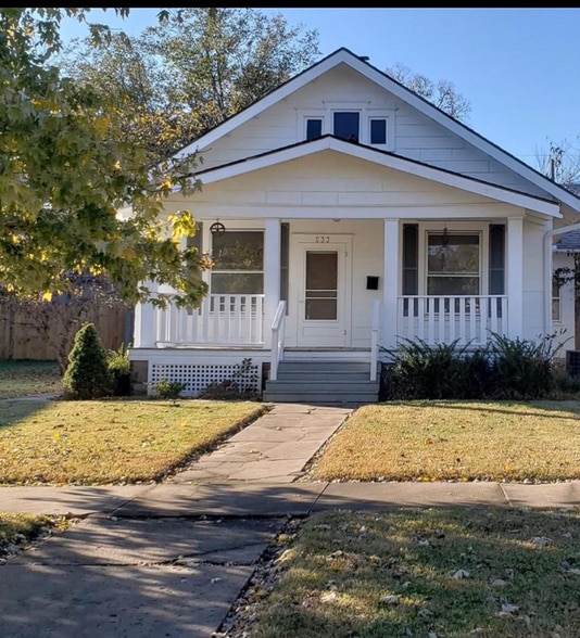 Building Photo - 533 E 9th St