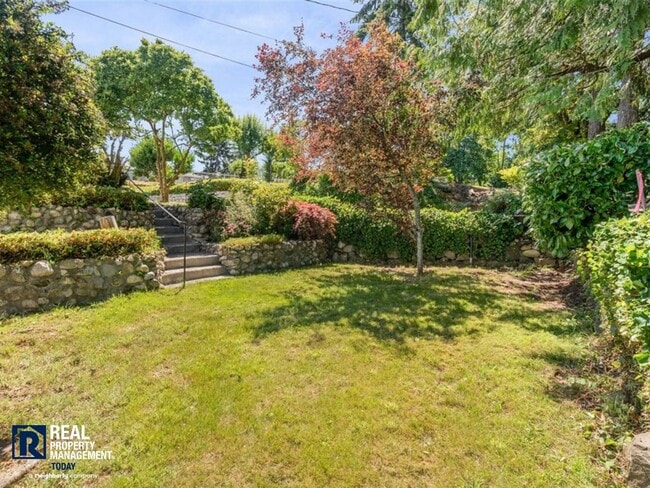 Building Photo - Rare Brown’s Point Beachfront Living – Stunning 3 Bed / 2 Bath Home!