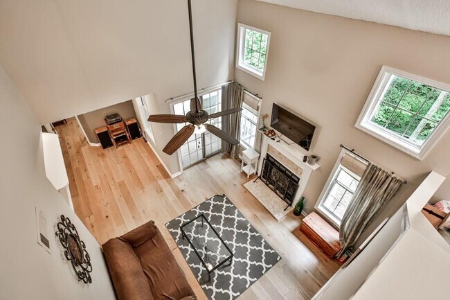 Building Photo - 2136 River Heights Walk SE