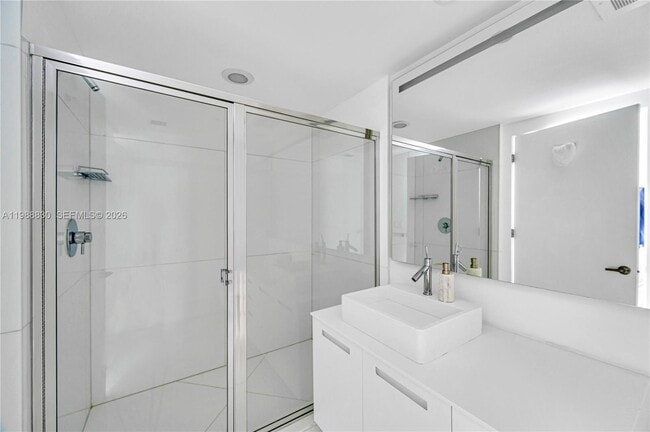 Building Photo - 495 Brickell Ave