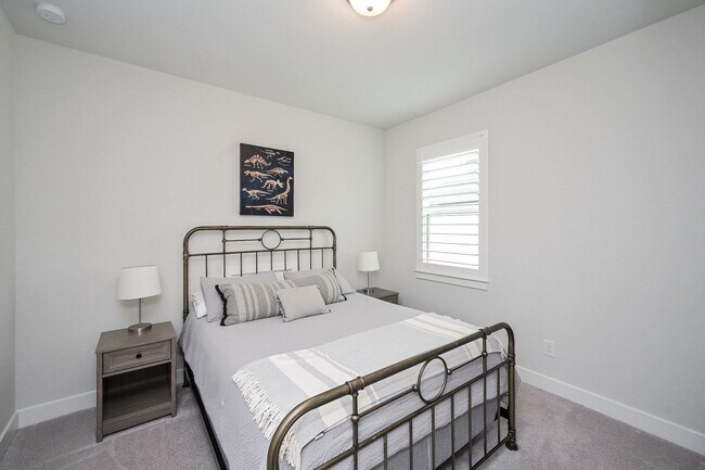 Building Photo - 71 Perennial Cyn Dr