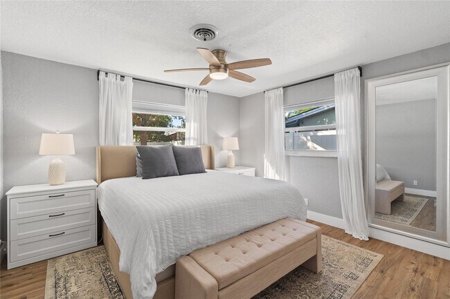 Building Photo - 1960 NW 32nd Ct