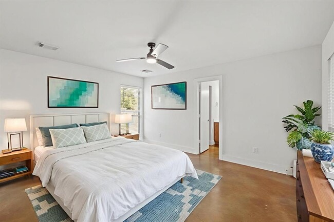 Building Photo - 2304 Rain Water Dr