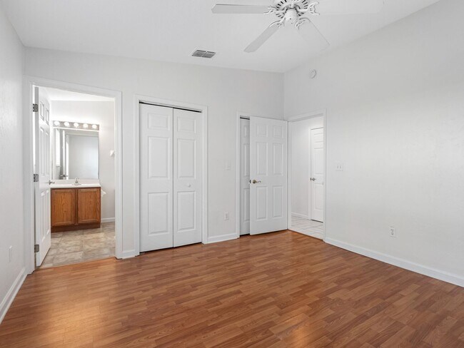 Building Photo - $500 OFF FIRST MONTHS RENT!