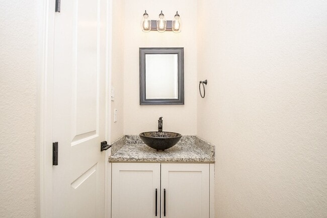 Building Photo - 710 Stanford St