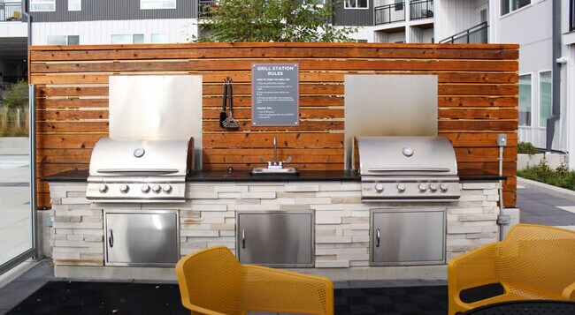 Building Photo - 228 Pike St