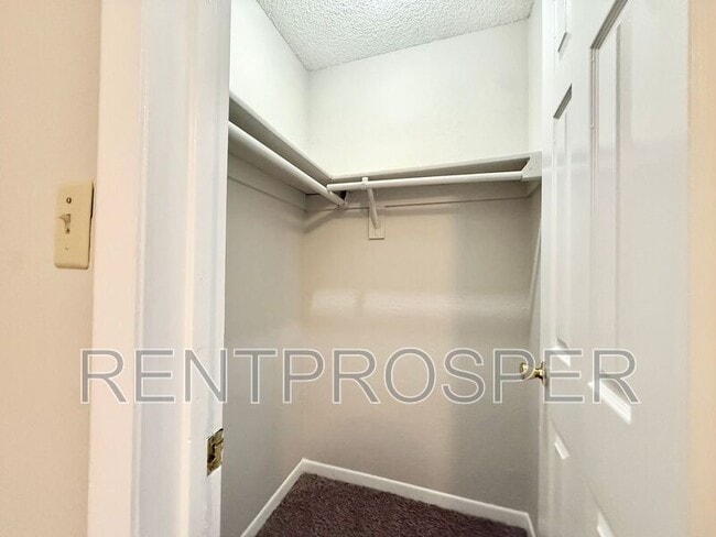 Building Photo - 4301 Lizshire Ln