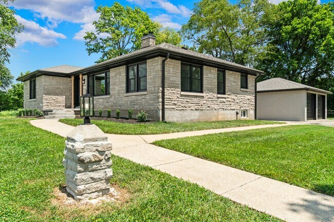 Building Photo - For Sale or Rent – Fully Renovated Stone R...