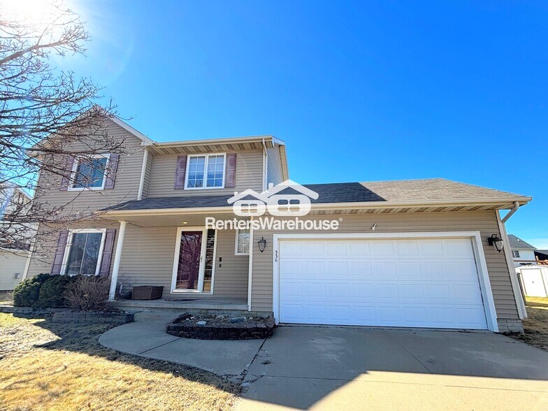 Building Photo - 330 NE Cardinal Ln