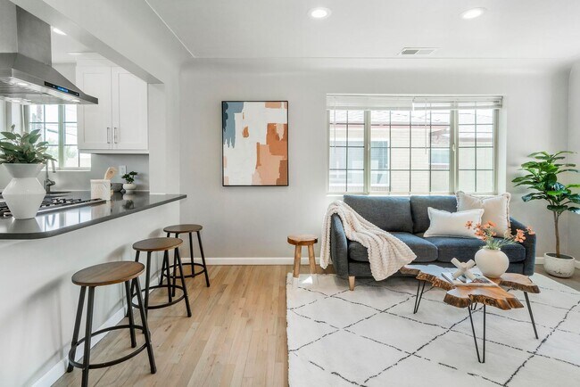 Building Photo - SLOAN'S LAKE: 2-BEDROOM 1 BATH WITH HIGH-END FINISHES