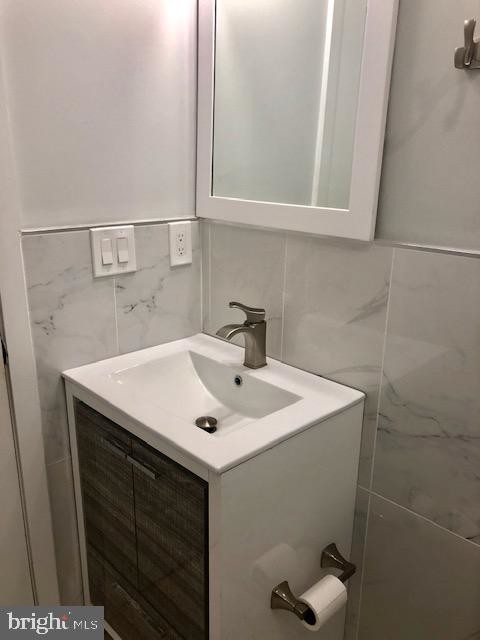 Building Photo - 2564 Frankford Ave