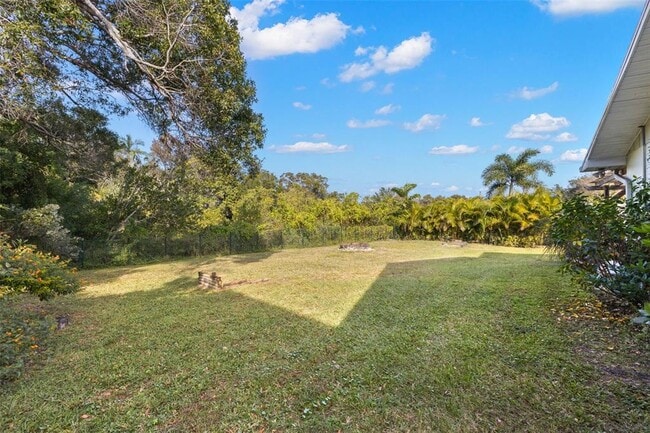 Building Photo - 3059 Hickory Dr