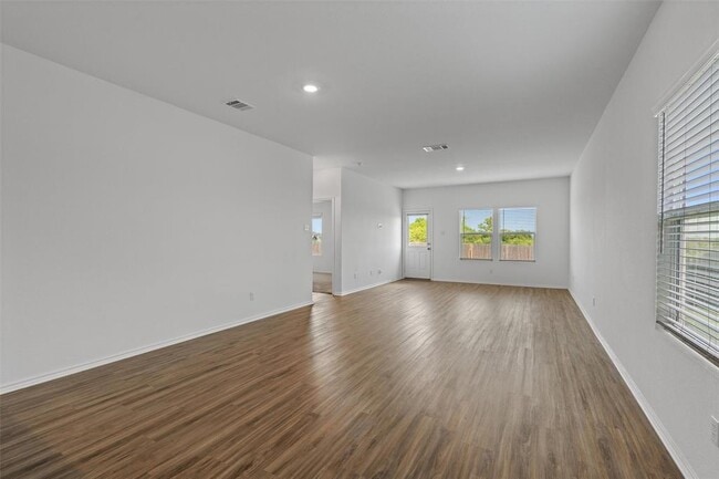 Building Photo - 393 Gabbro Gdns