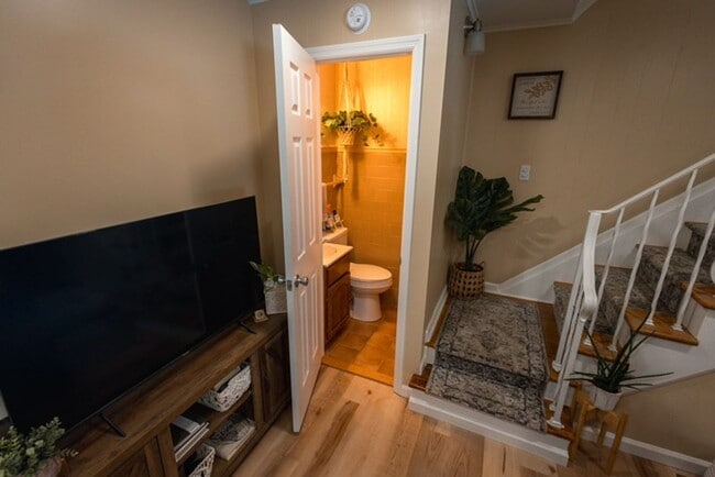 Building Photo - Remodeled 2BR House