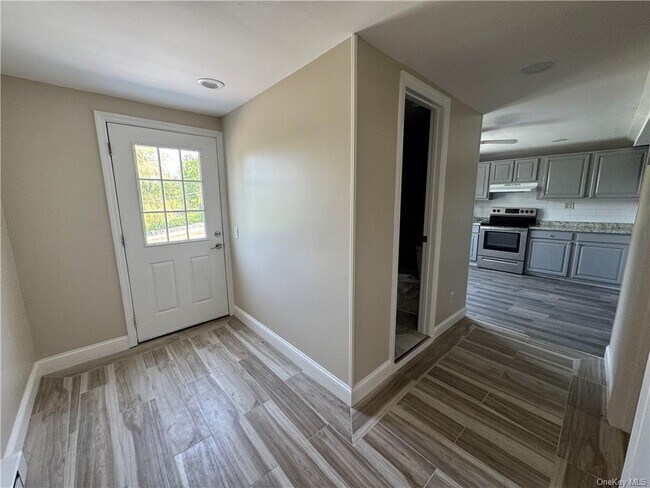 Building Photo - 20 Davis Hill Rd